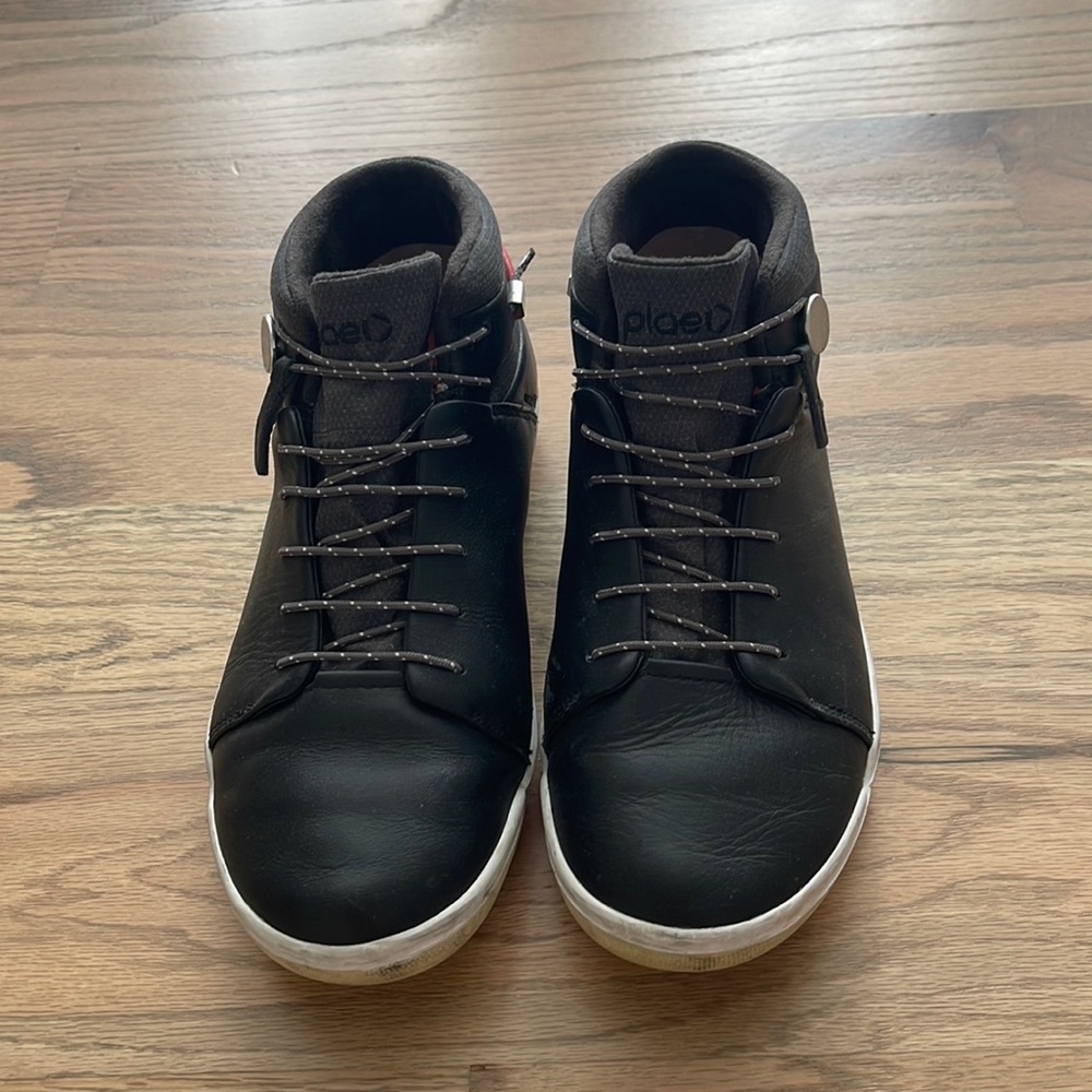 PLAE sneakers size 8